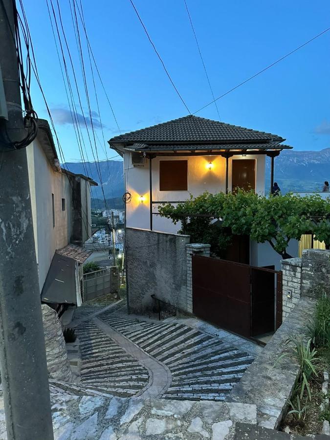 Jons 3* Gjirokastër