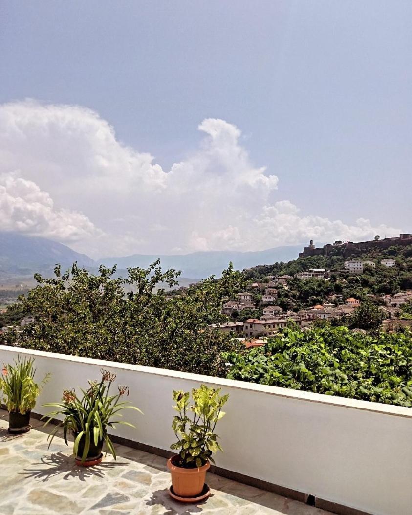 Jons Gjirokastër