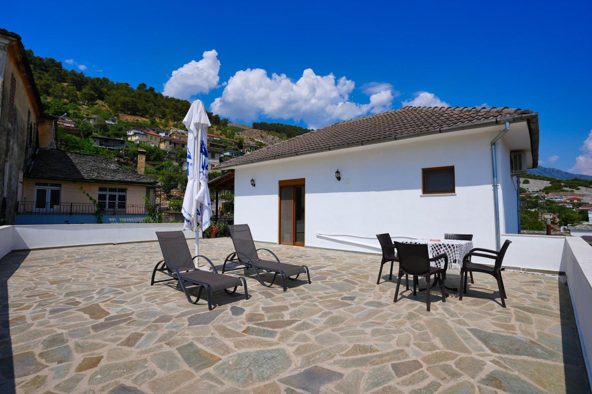 Jons Hotel Gjirokastër